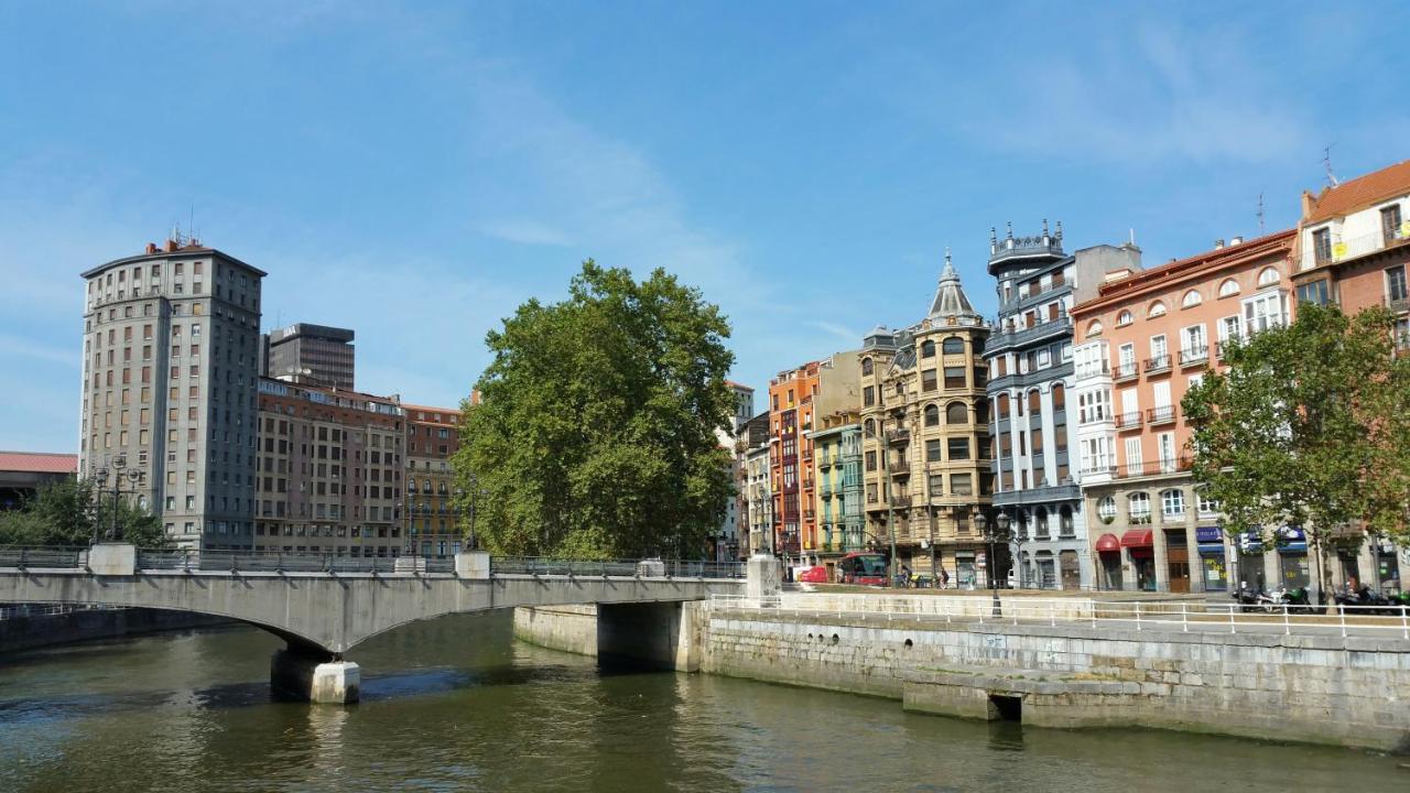 Apartamento céntrico con vistas a la Ría! garage, ideal 2-4 Bilbao Esterno foto