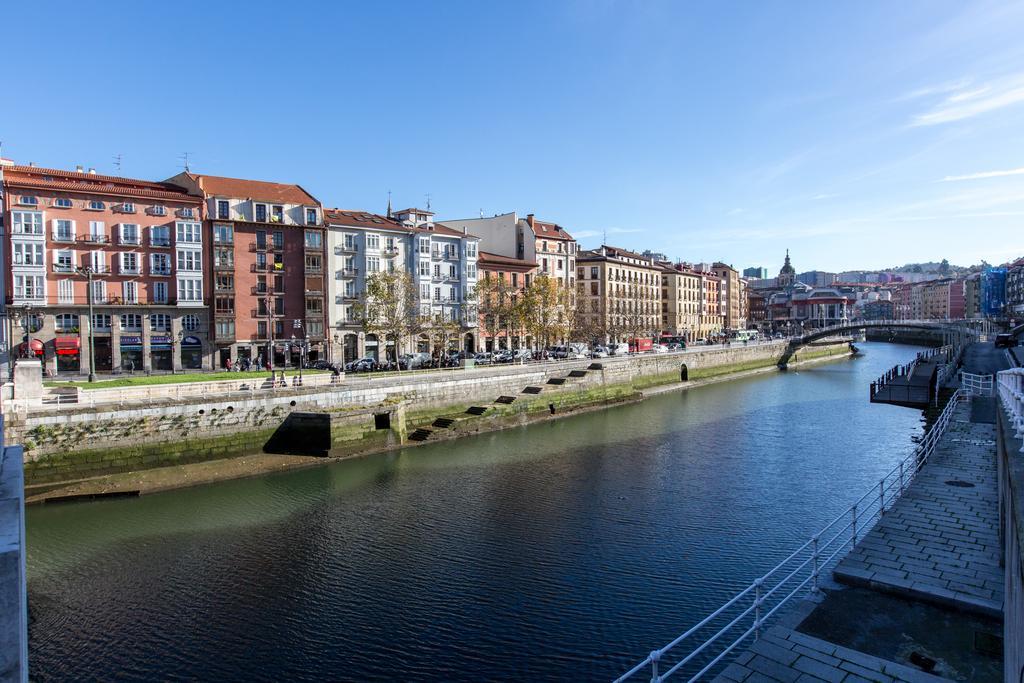 Apartamento céntrico con vistas a la Ría! garage, ideal 2-4 Bilbao Esterno foto