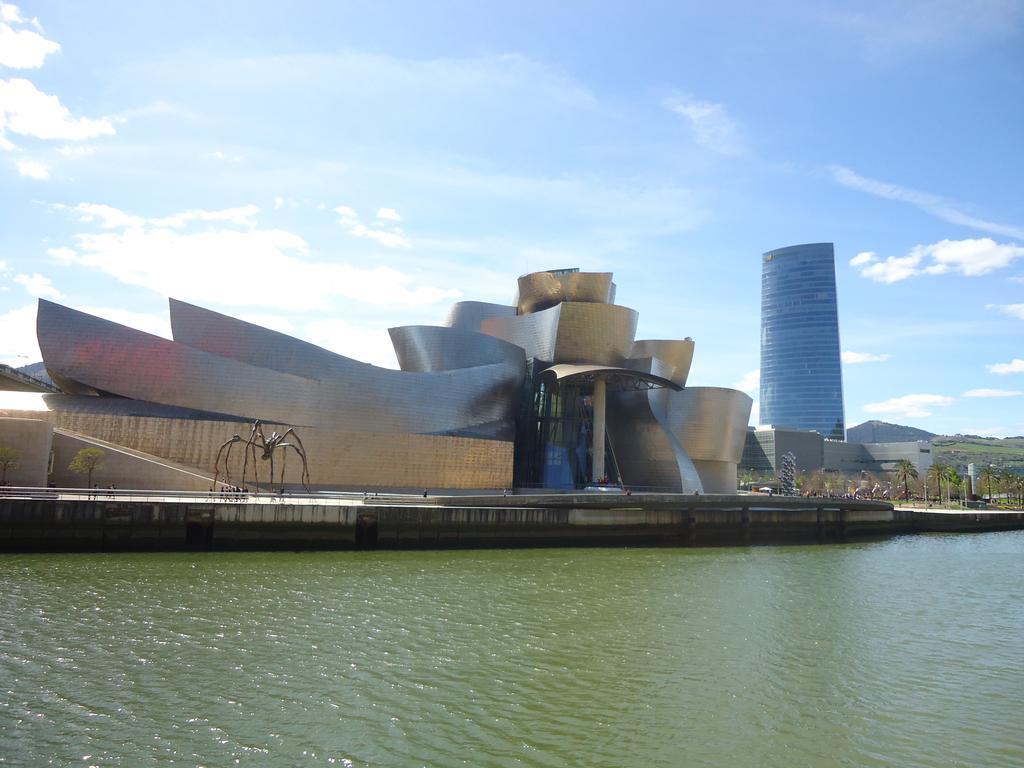 Apartamento céntrico con vistas a la Ría! garage, ideal 2-4 Bilbao Esterno foto